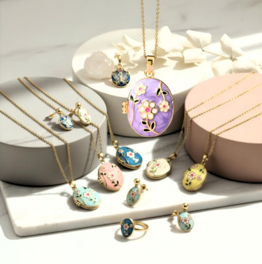 Personalized Floral Oval Locket Necklace – Engraved Keepsake Gift for Her, Memorial & Valentine Jewelry