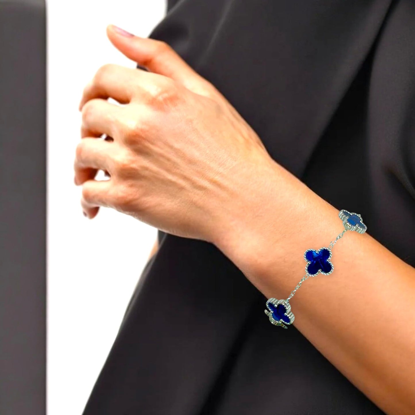 Four Leaf Clover Bracelet for Women – White Gold Plated 316L Stainless Steel, Double-Sided Mother of Pearl, Adjustable Lucky Charm Link Bracelet, Elegant Jewelry Gift for Her, Comes with gift Box.