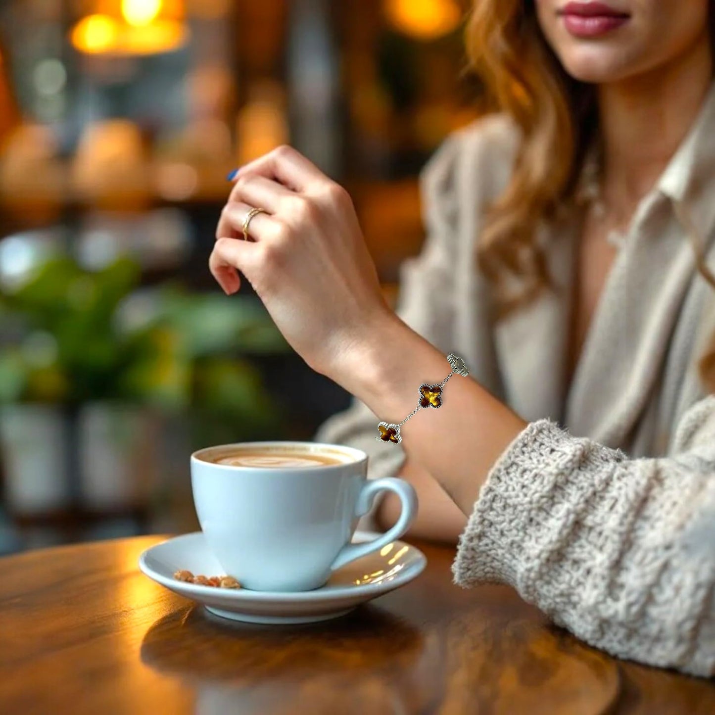 Four Leaf Clover Bracelet for Women – White Gold Plated 316L Stainless Steel, Double-Sided Mother of Pearl, Adjustable Lucky Charm Link Bracelet, Elegant Jewelry Gift for Her, Comes with gift Box.