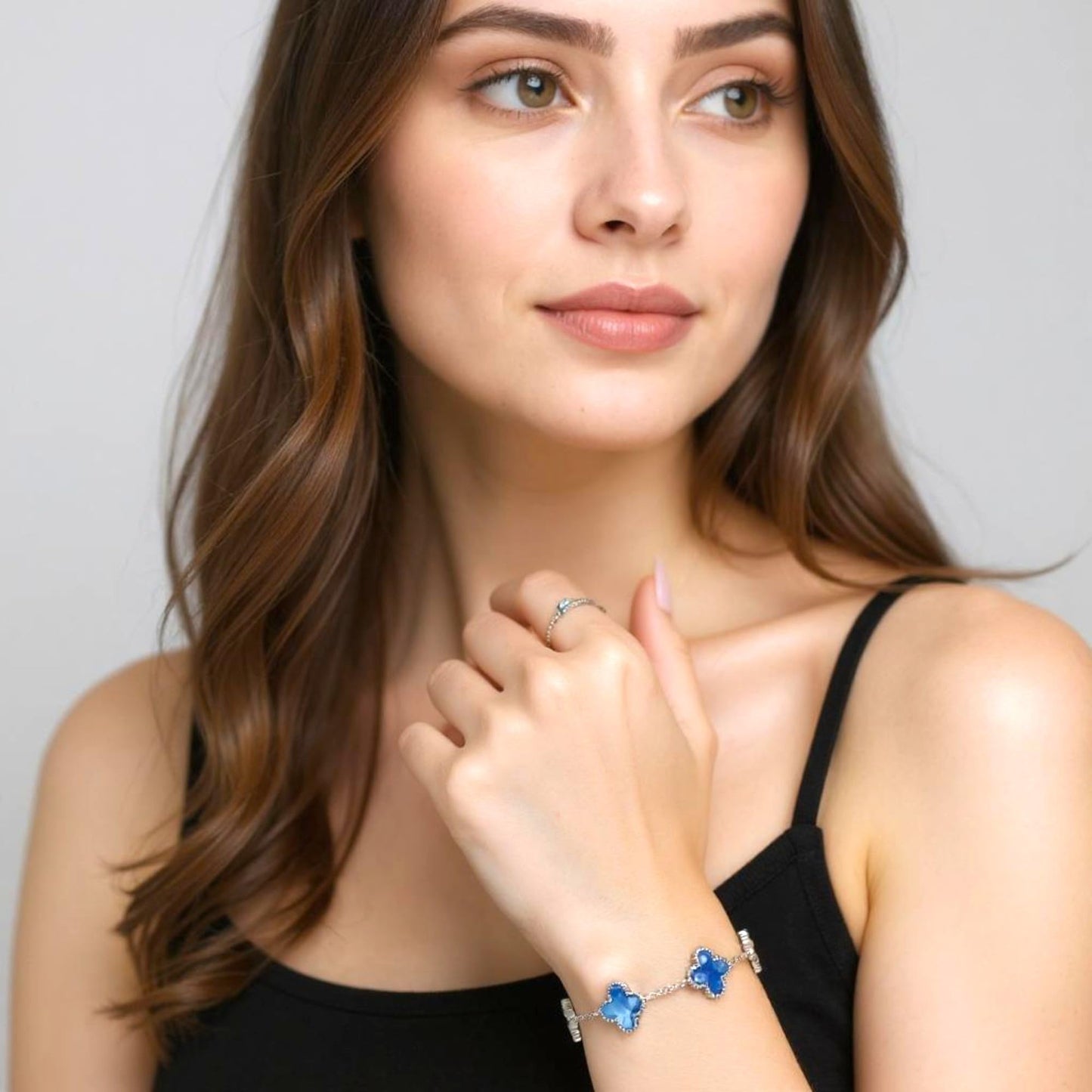 Four Leaf Clover Bracelet for Women – White Gold Plated 316L Stainless Steel, Double-Sided Mother of Pearl, Adjustable Lucky Charm Link Bracelet, Elegant Jewelry Gift for Her, Comes with gift Box.